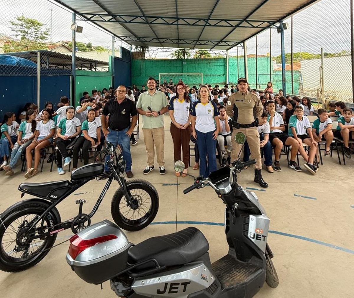 Polícia Militar fortalece parceria com a comunidade por meio de reuniões e ações educativas em Arcos e Bambuí